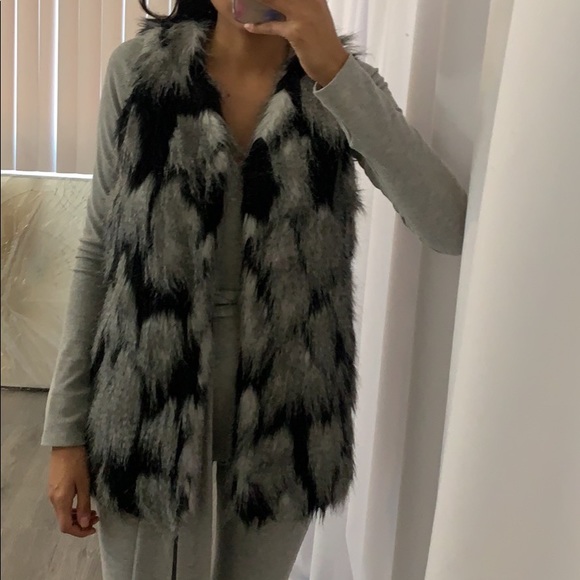 Faux fur vest - Picture 2 of 2
